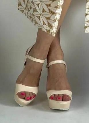 Женские сандалии босоножки на танкетке платформа бежевые летние5 фото
