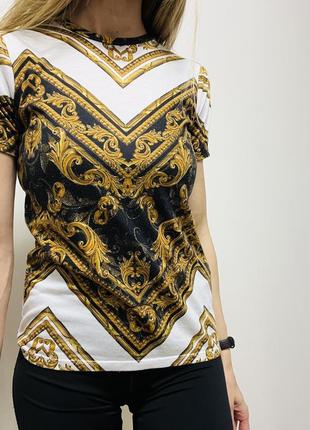 Футболка с дорогим узором