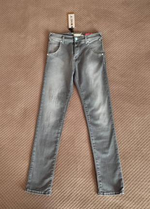 Джинсы женские.