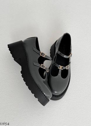 Серые натуральные замшевые туфли с ремешками на черной толстой подошве лак4 фото