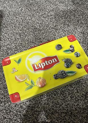 Металева коробка в формі чемодана lipton2 фото