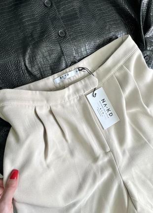Стильные классические брюки бренда na-kd8 фото