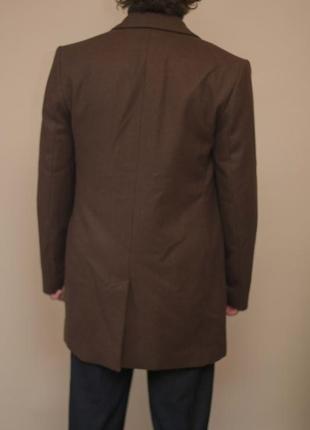 Класичне пальто коричневого кольору3 фото
