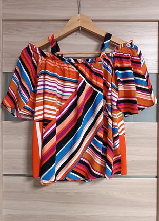 Яркая актуальная блуза с открытыми плечами4 фото