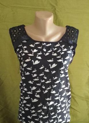 Футболочка, блузочка с лебедями р. м