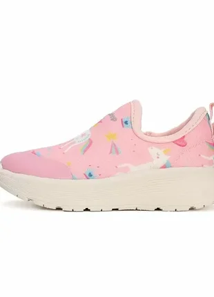 Легкі кросівки від d.d.step.