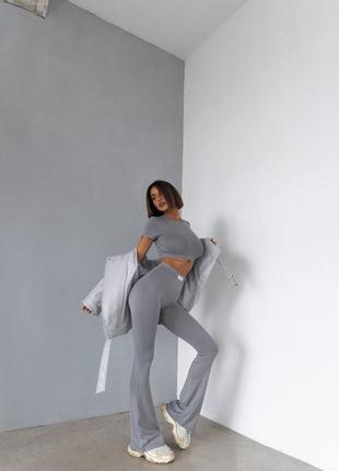 Костюм ( топ + штани) виконаний з турецької віскози - дуже м'якої, приємної до тіла тканини🔥
штани вільного  крою на високій посадці;1 фото