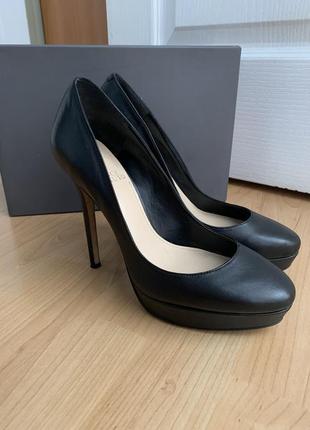 Черные кожаные женские туфли vince camuto 37 р.