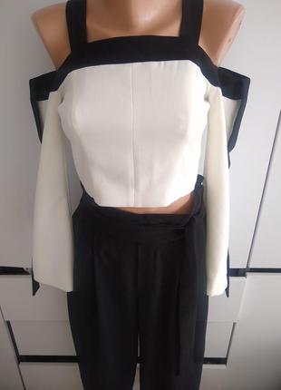 Красивая блуза молочного цвета