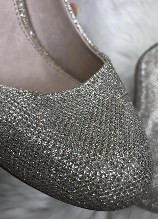 Блестящие серебряные туфли фирмы next 39 размера
