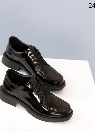 Женские лаковые туфли со шнурком4 фото