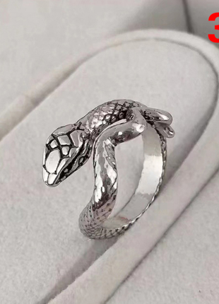 Кольцо в форме змеи в стиле ретро