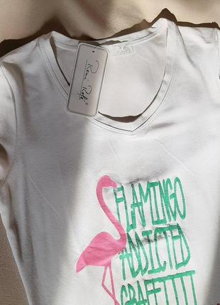 Белая женская футболка с принтом фламинго3 фото