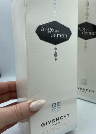 Ange ou demon  givenchy 
eau de parfum