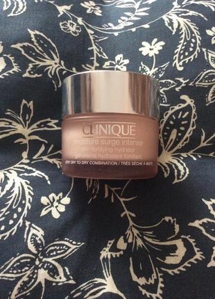 Clinique moisture surge intense інтенсивно зволожуючий крем