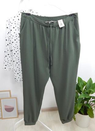 Легкие брюки брюки джоггеры на резинке манжеты оливковые новые сток свободные свободного кроя расслабленные