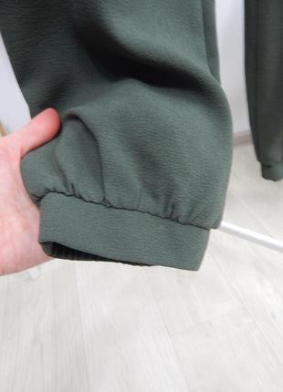 Легкие брюки брюки джоггеры на резинке манжеты оливковые новые сток свободные свободного кроя расслабленные6 фото