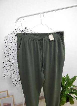 Легкие брюки брюки джоггеры на резинке манжеты оливковые новые сток свободные свободного кроя расслабленные3 фото