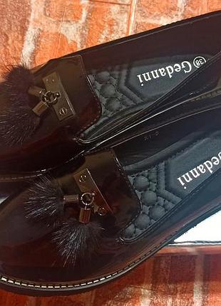 Туфлі жіночі.