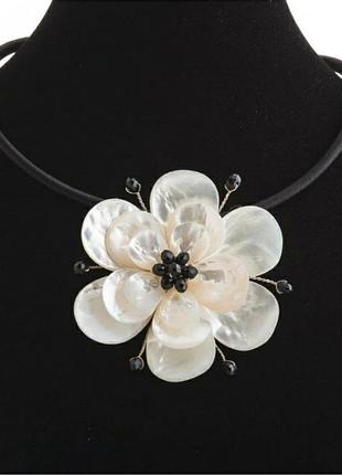 Кольє з перламутру з "чеське скло" на каучуковому шнурі