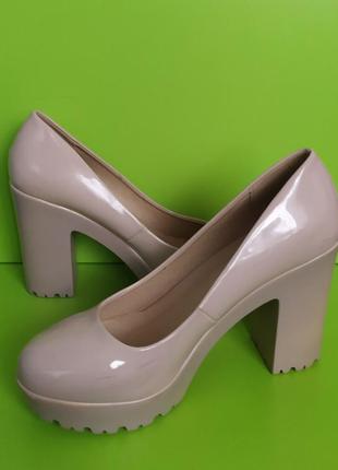 Кремовые лаковые туфли устойчивый каблук hongquan, 367 фото