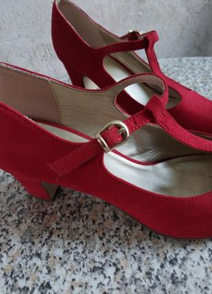 Червоні туфельки, замшеві, 38р. одягалися від сили 3 рази, в чудовому стані.3 фото