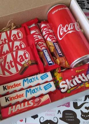 Подарункові бокси skittles love is max fun nutella milka m&ms kin