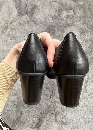 Туфли классические черные на каблуках4 фото