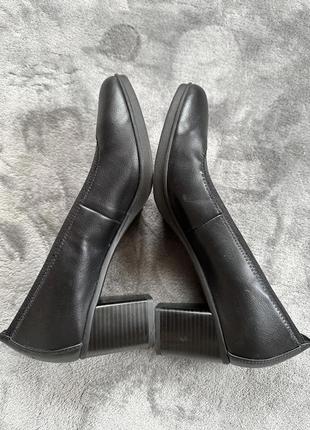Туфли классические черные на каблуках5 фото