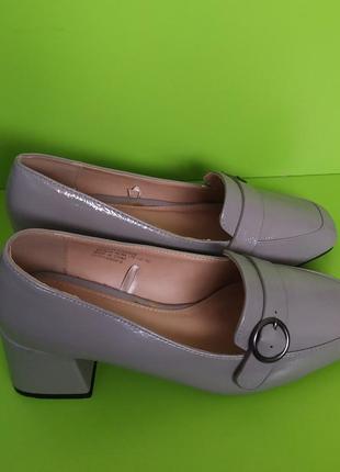 Серые лаковые туфли устойчивый каблук hongquan раpaya,  3/366 фото