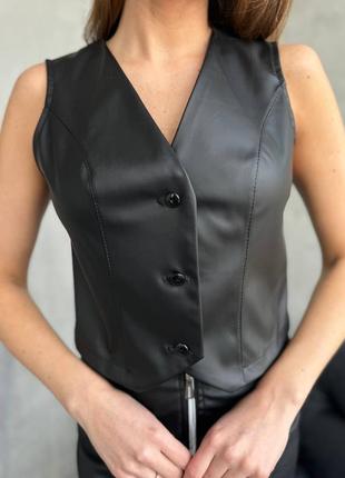 Женский кожаный костюм, жилет и юбка с молнией миди5 фото