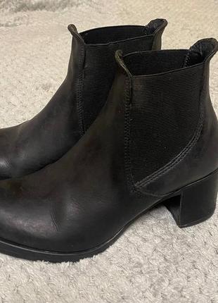 Ботинки кожаные 36 г.