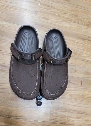 Крокс веста клог коричневые crocs yukon vista espresso3 фото