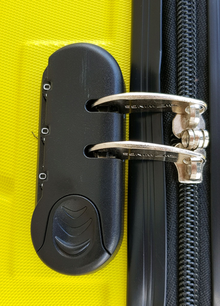 Дорожній чемодан фірми fly 147 yellow10 фото