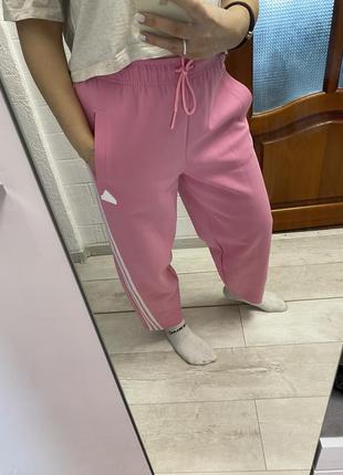 Розовые женские спортивные штаны adidas