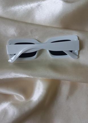 Модні сонцезахисні окуляри білі окуляри очки 70424 фото
