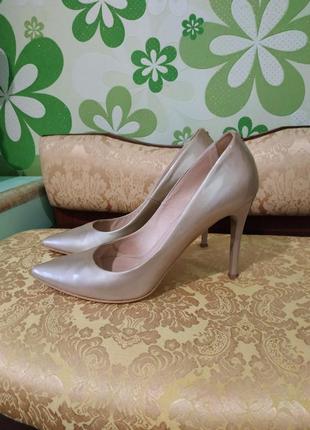 Шикарные кожаные лодочки