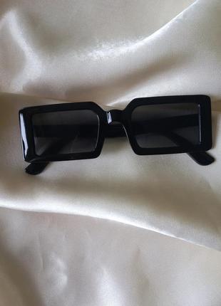Модні сонцезахисні окуляри чорні окуляри очки 70453 фото