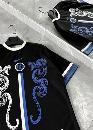 Чудова літня чоловіча футболка від nike чорна з синьою змією