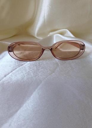 Модні сонцезахисні окуляри бежеві вузькі ретро окуляри очки 70095 фото