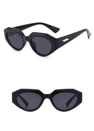Модні сонцезахисні окуляри трендові чорні окуляри очки 70302 фото