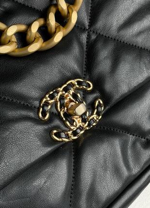 Розкішна чорна брендова жіноча сумочка в стилі шанель chanel 19 black чорна сумка з бордовою червоною підкладкою всередині бренд4 фото