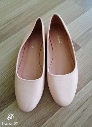 Туфлі-балетки кольору пудри 39 розмір нові