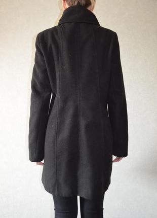 Чорне пальто з коміром бренда f&f2 фото