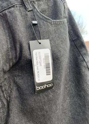 Женские чёрные мом джинсы от бренда boohoo, стильные новые джинсы мом6 фото