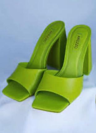 Женские босоножки