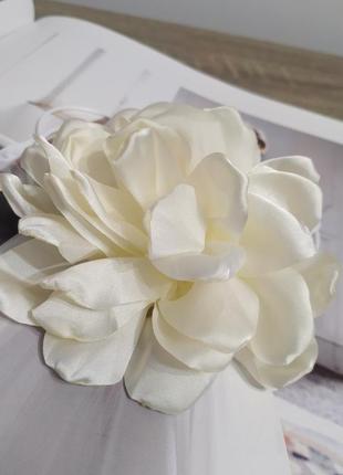 Чокер большой цветок на шнурке колье роза света айвори тканая шнурок на шею пояс6 фото