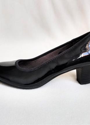 Класичні чорні туфлі-човники на широкому стійкому каблуці4 фото