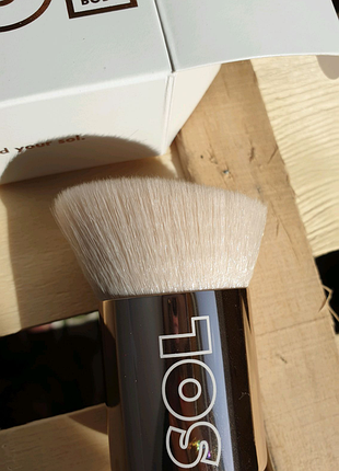 Кисть кабукі