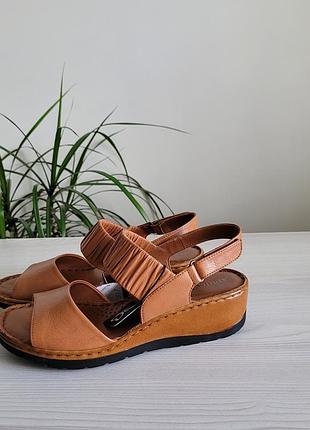 Босоніжки шкіряні оригінал caprice рр.37